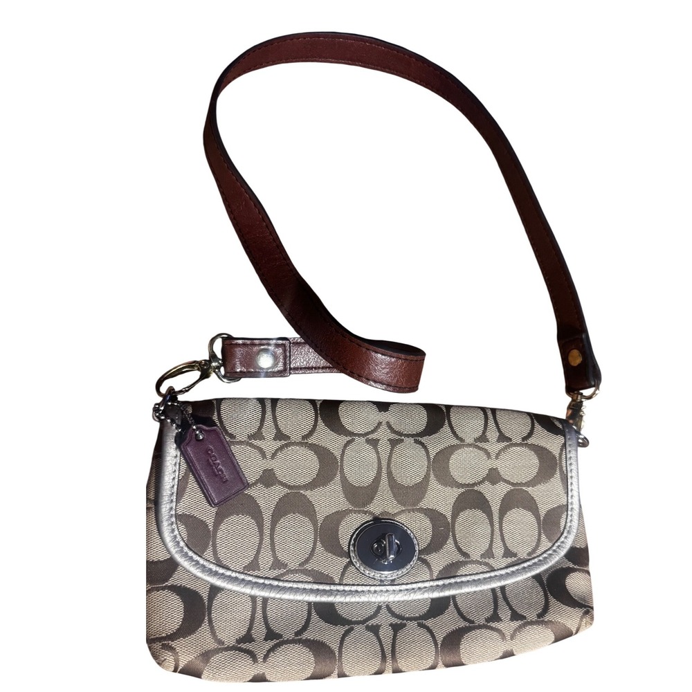 Coach Signature Turnlock Clutch Khaki F51820 5x8" Not‎ original Strap 
Preloved